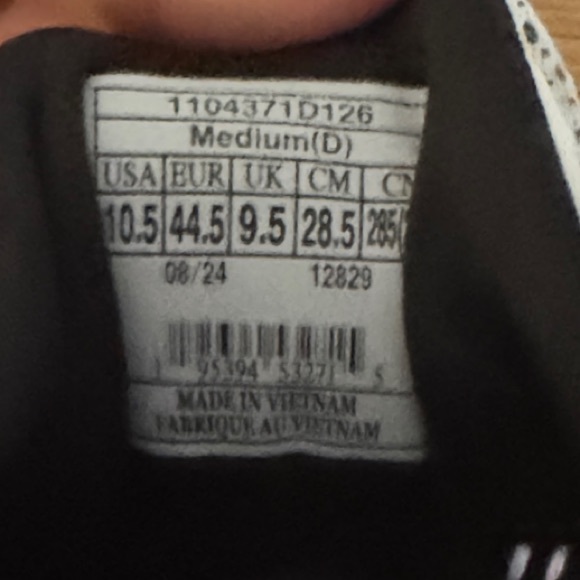 Athletic_Shoes